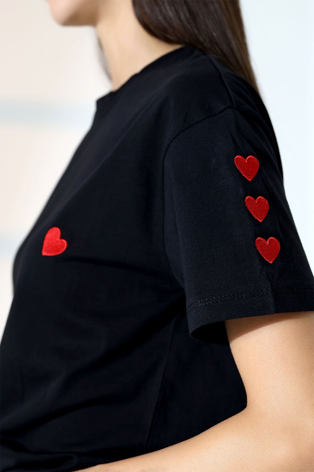 Kalp nakışlı T shirt