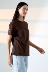 Kalp nakışlı T shirt