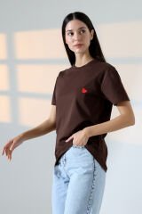 Kalp nakışlı T shirt