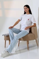 Kalp nakışlı T shirt