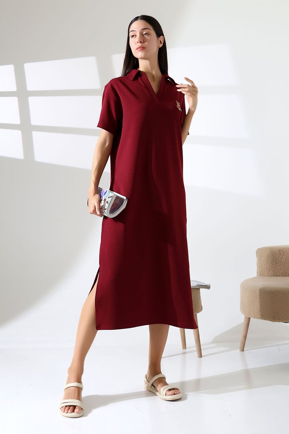 Ayıcık Nakışlı Yırtmaç Detaylı Elbise