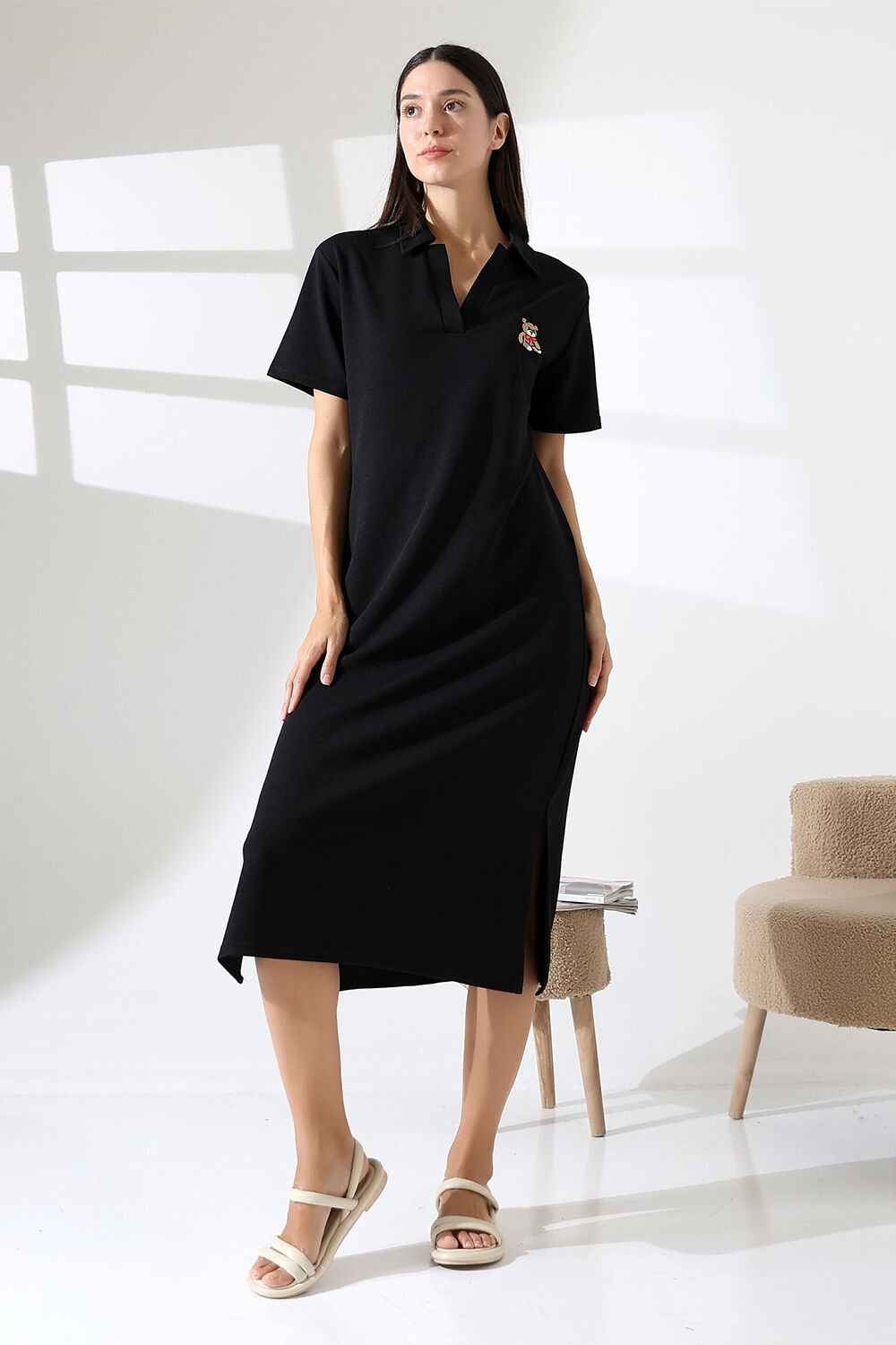 Ayıcık Nakışlı Yırtmaç Detaylı Elbise