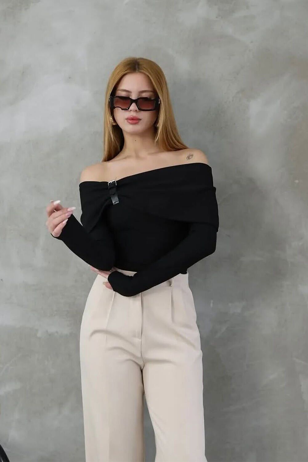 Madonna Yaka Kemer Detaylı Bluz