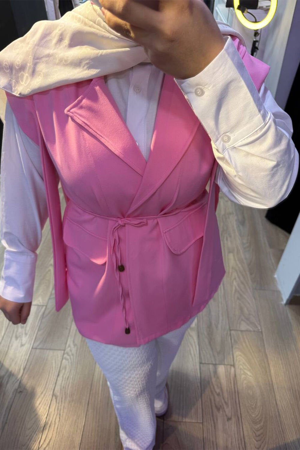 Kolu Sarkıtmalı Astarsız Yelek