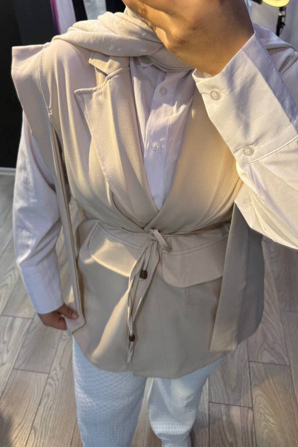 Kolu Sarkıtmalı Astarsız Yelek