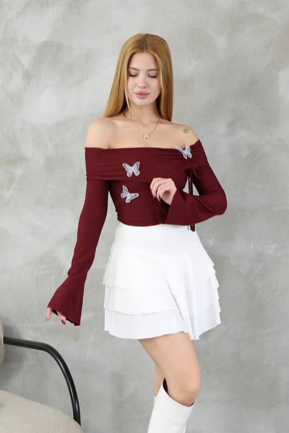 Kelebekli Madonna Yaka Bluz