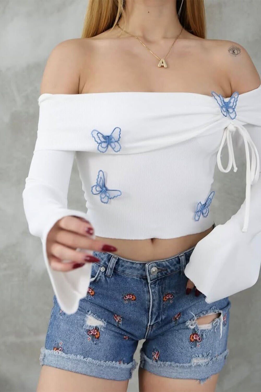 Kelebekli Madonna Yaka Bluz