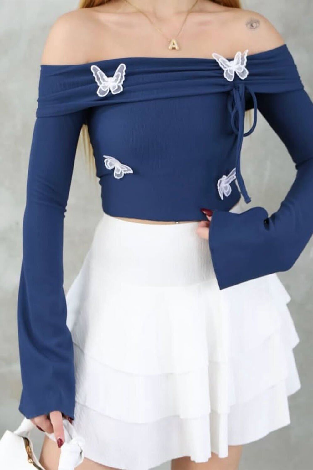 Kelebekli Madonna Yaka Bluz