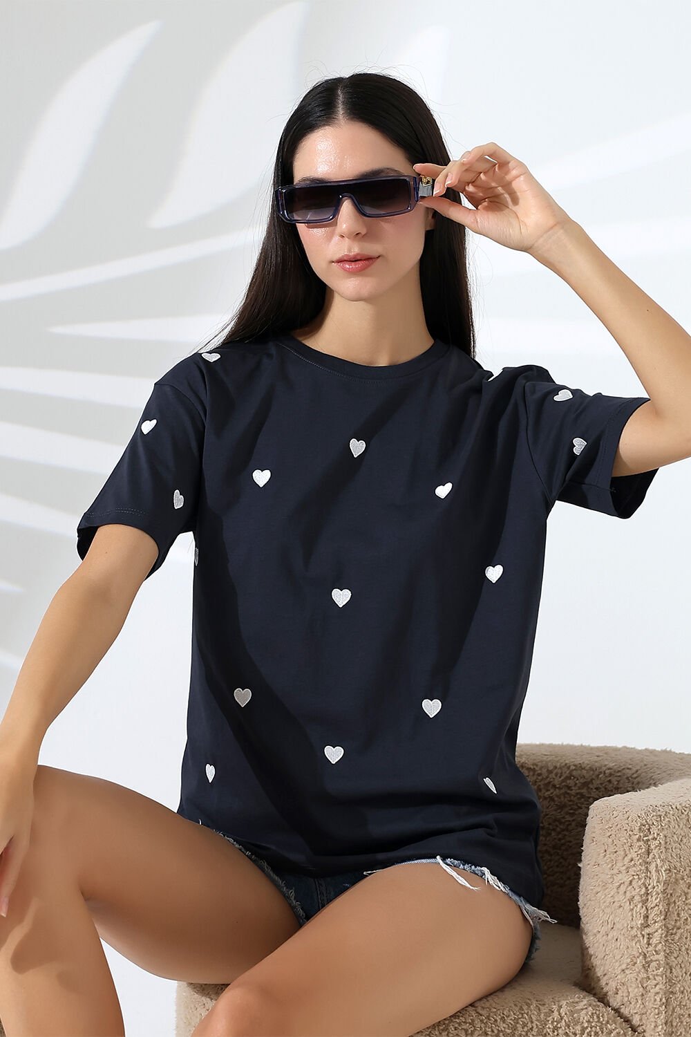 Minik Kalp Nakışlı Oversize Tshirt